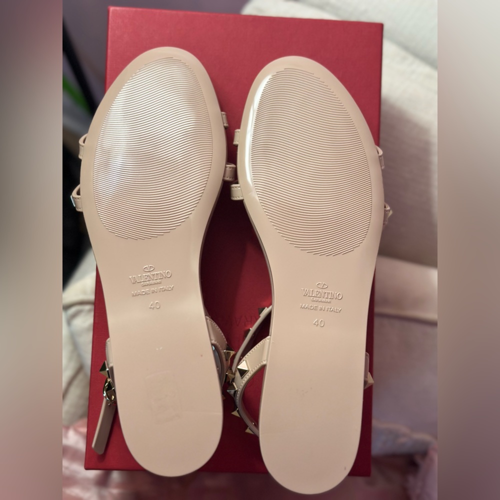 Valentino Garavani Rockstud rubber sandal, New with Box - Picture 7 of 12